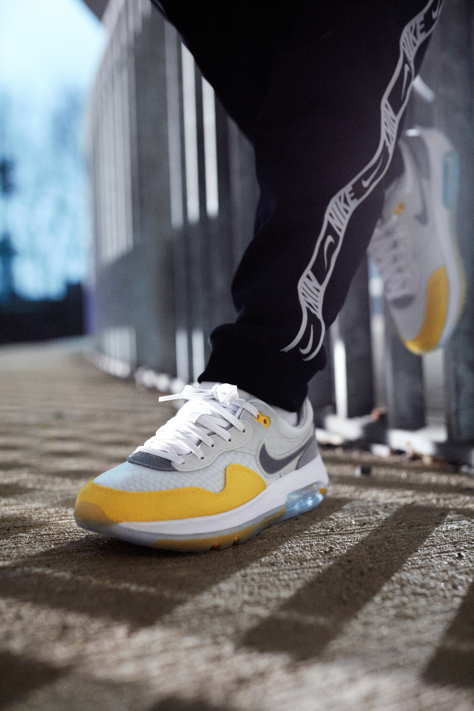 Nike Air Max Motif on feet