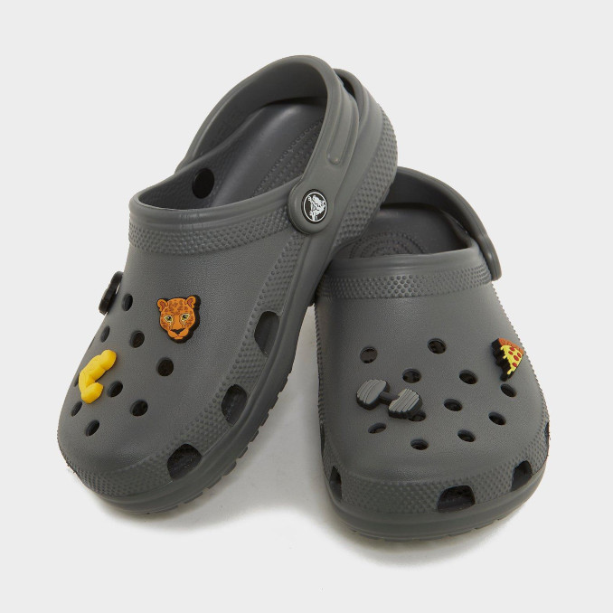 Crocs con pines Jibbitz Charms