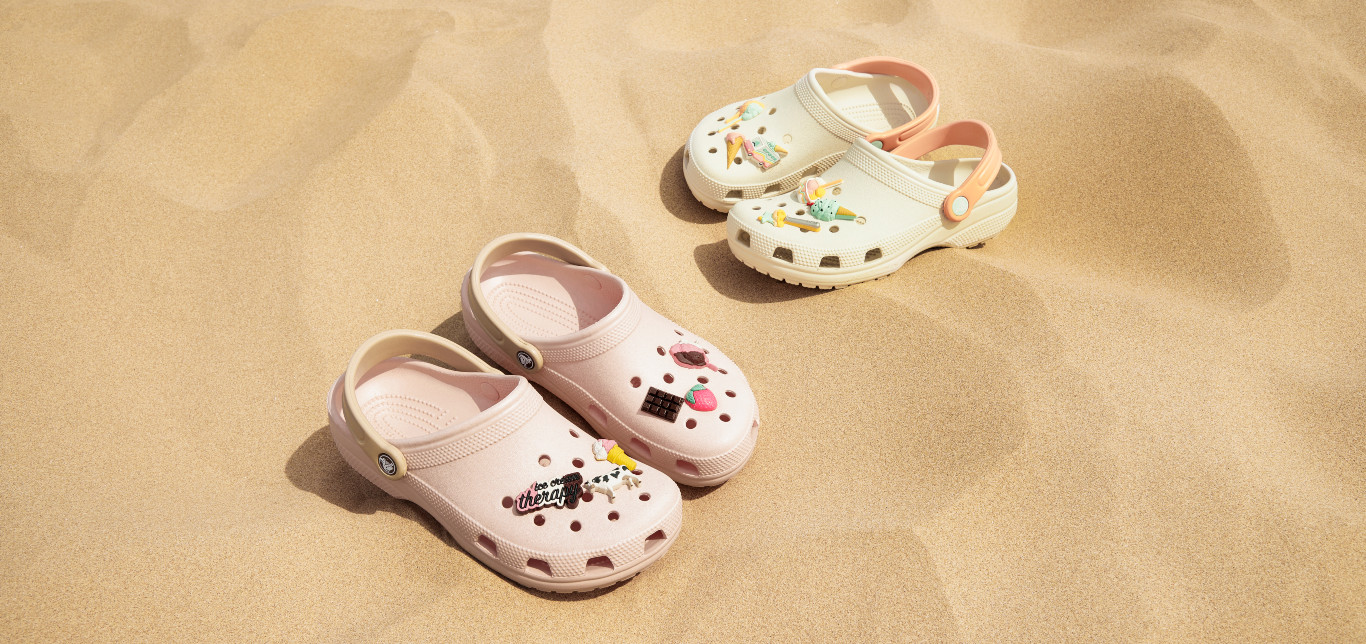 Crocs de que material estan online hechos