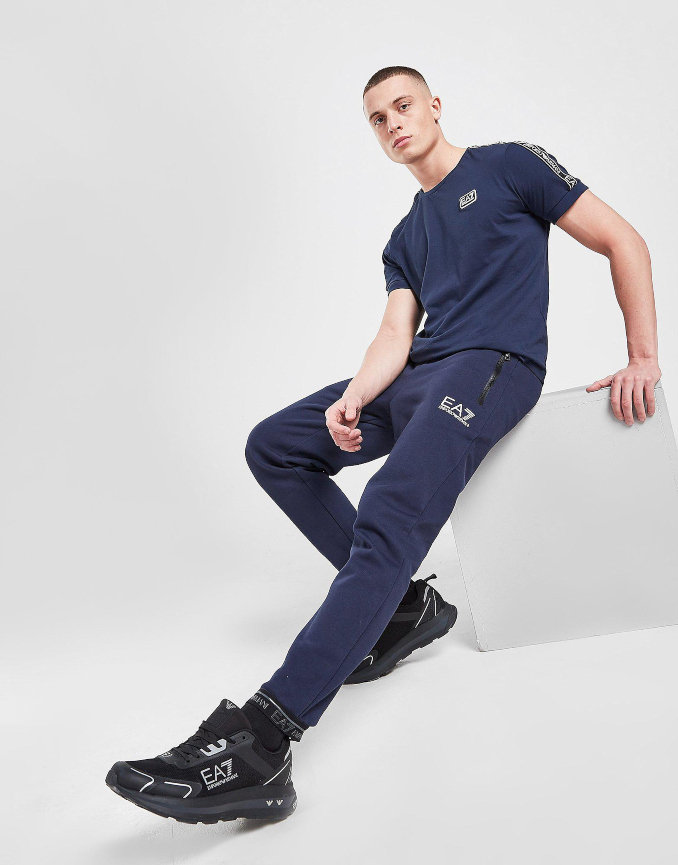 Completo T-shirt e pantaloni della tuta EA7 Emporio Armani azzurro