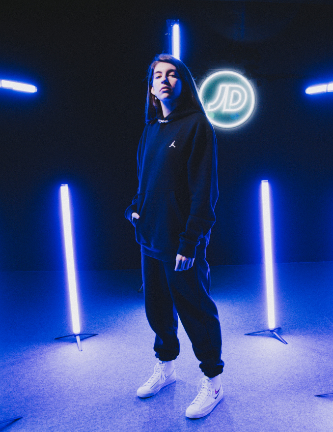 Sara Socas con zapatillas Nike Blazer