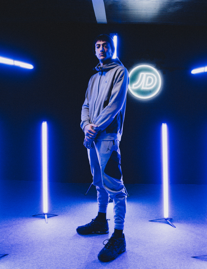 Tirpa con zapatillas Nike Vapormax