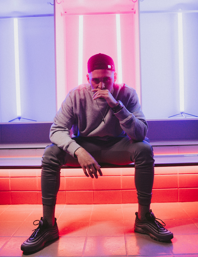 Sawi Elekipo con zapatillas Nike Air Max 97