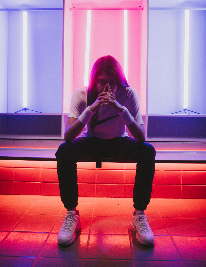 Sara Socas con zapatillas Nike Air Max 95