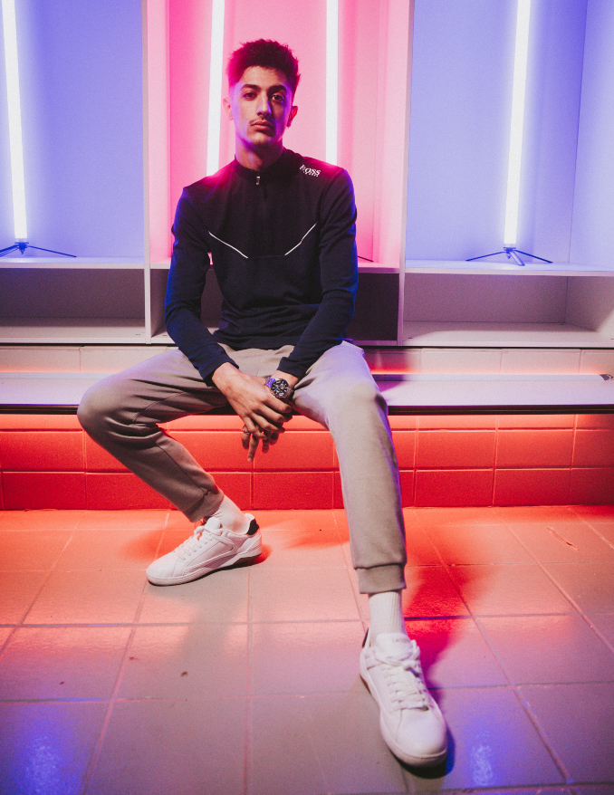 Tirpa con zapatillas Lacoste Deviation