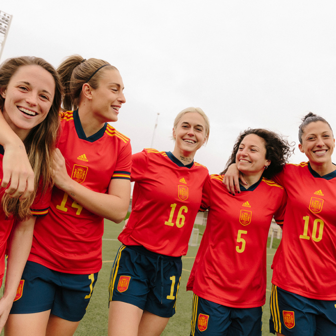 equipamento 2022 da seleção espanhola feminina
