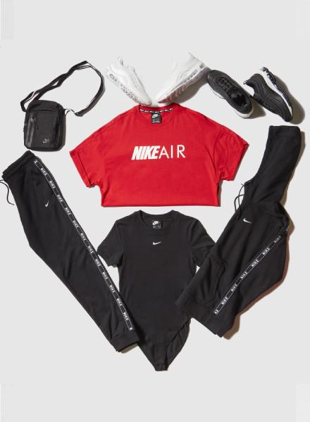 Nike Air Boyfriend t-shirt en Nike Essential Short Sleeve Bodysuit